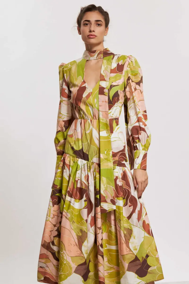 <strong>Culoare:</strong> Multicolor/ Motive florale