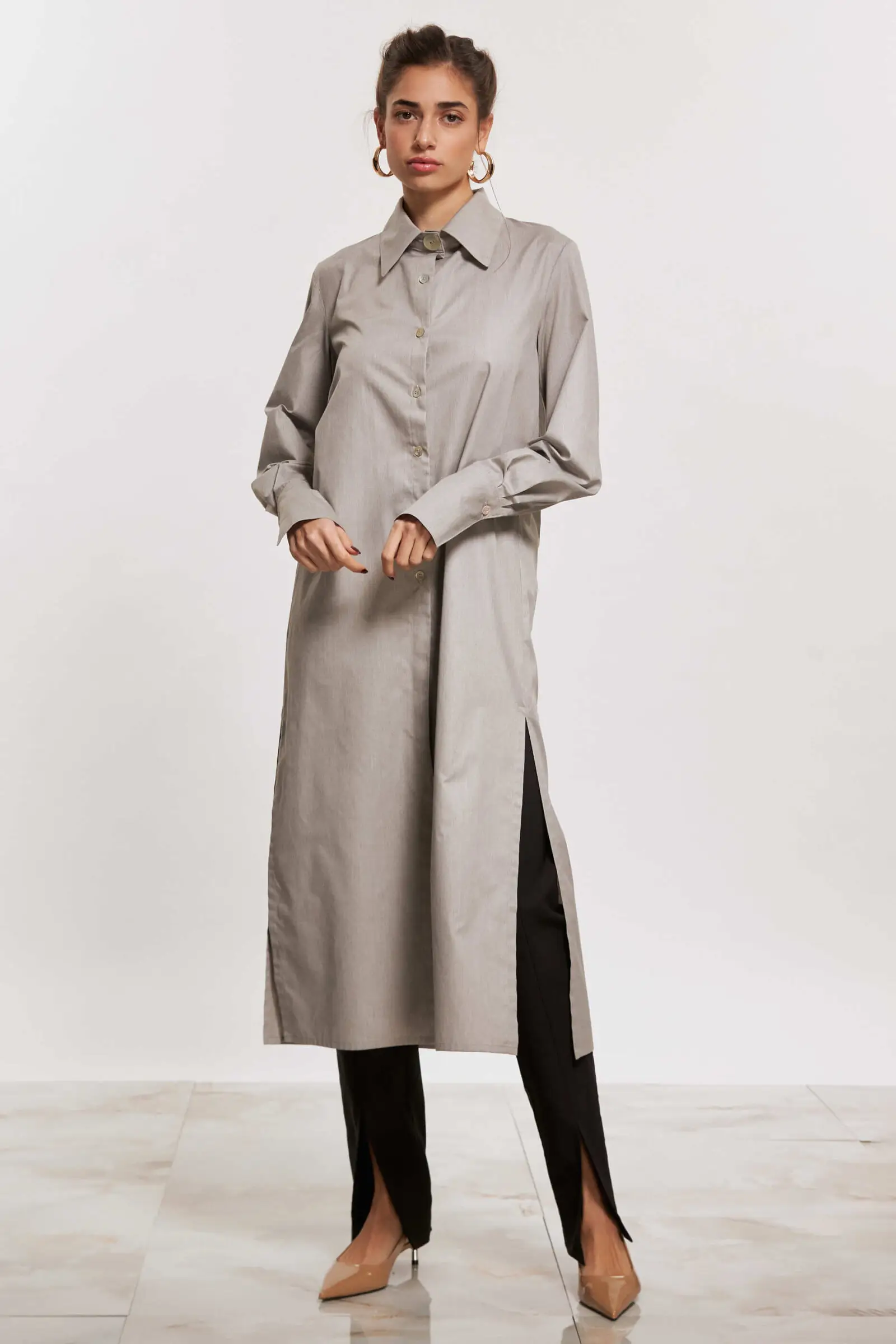 Culoare: Gri deschis