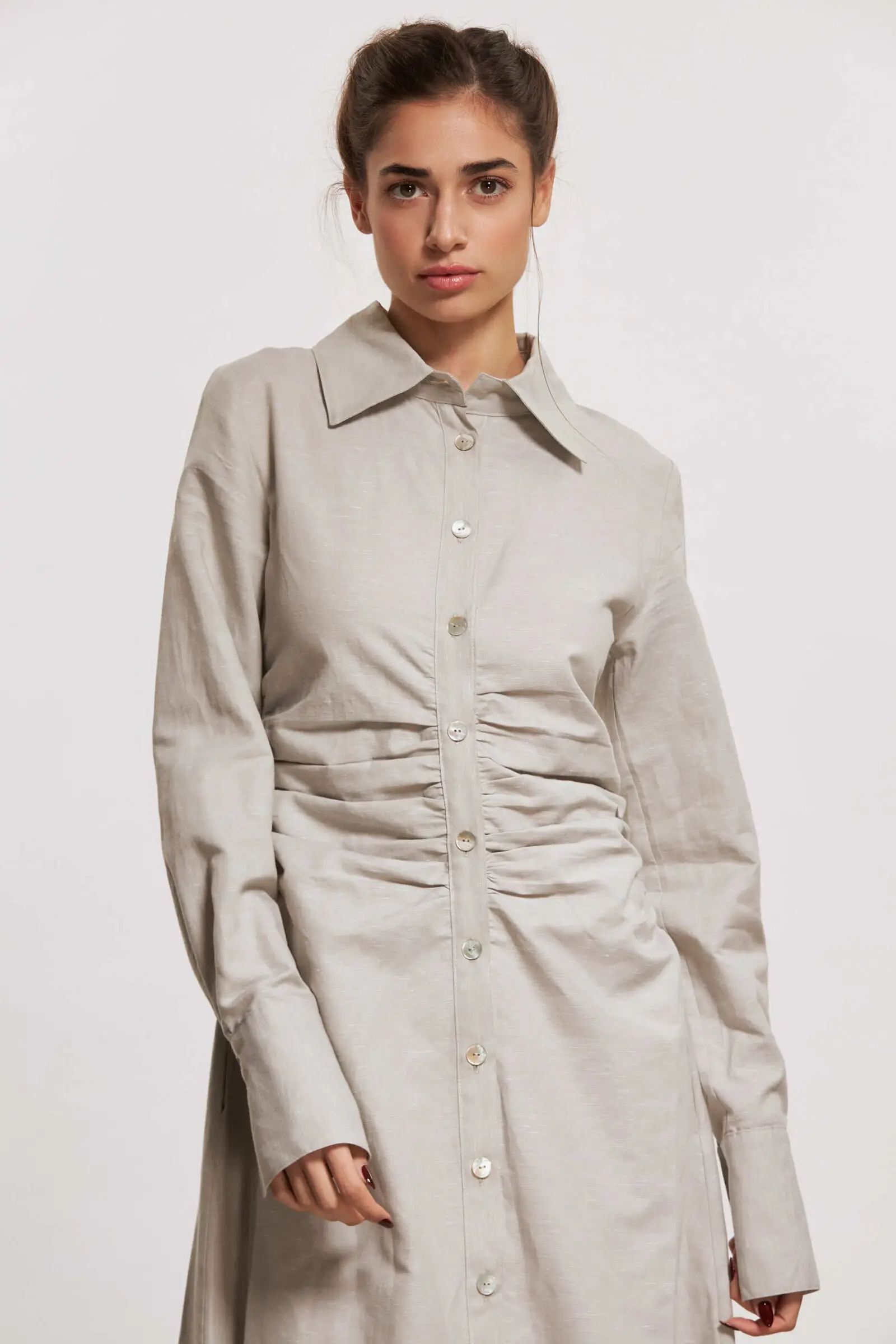 Culoare: Gri deschis