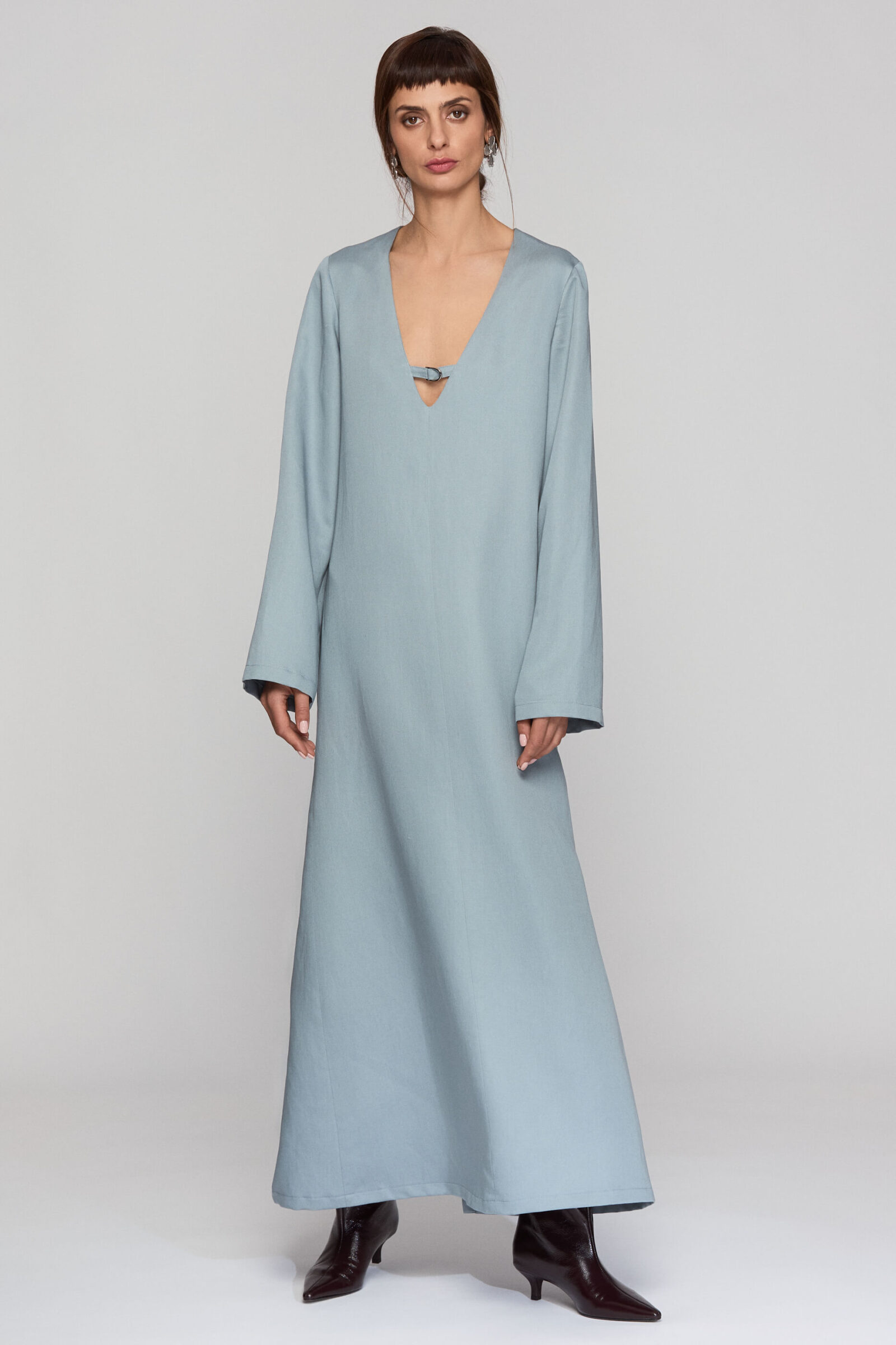 Rochie Lunga Cu Decolteu Adanc Din Tencel "Clara"