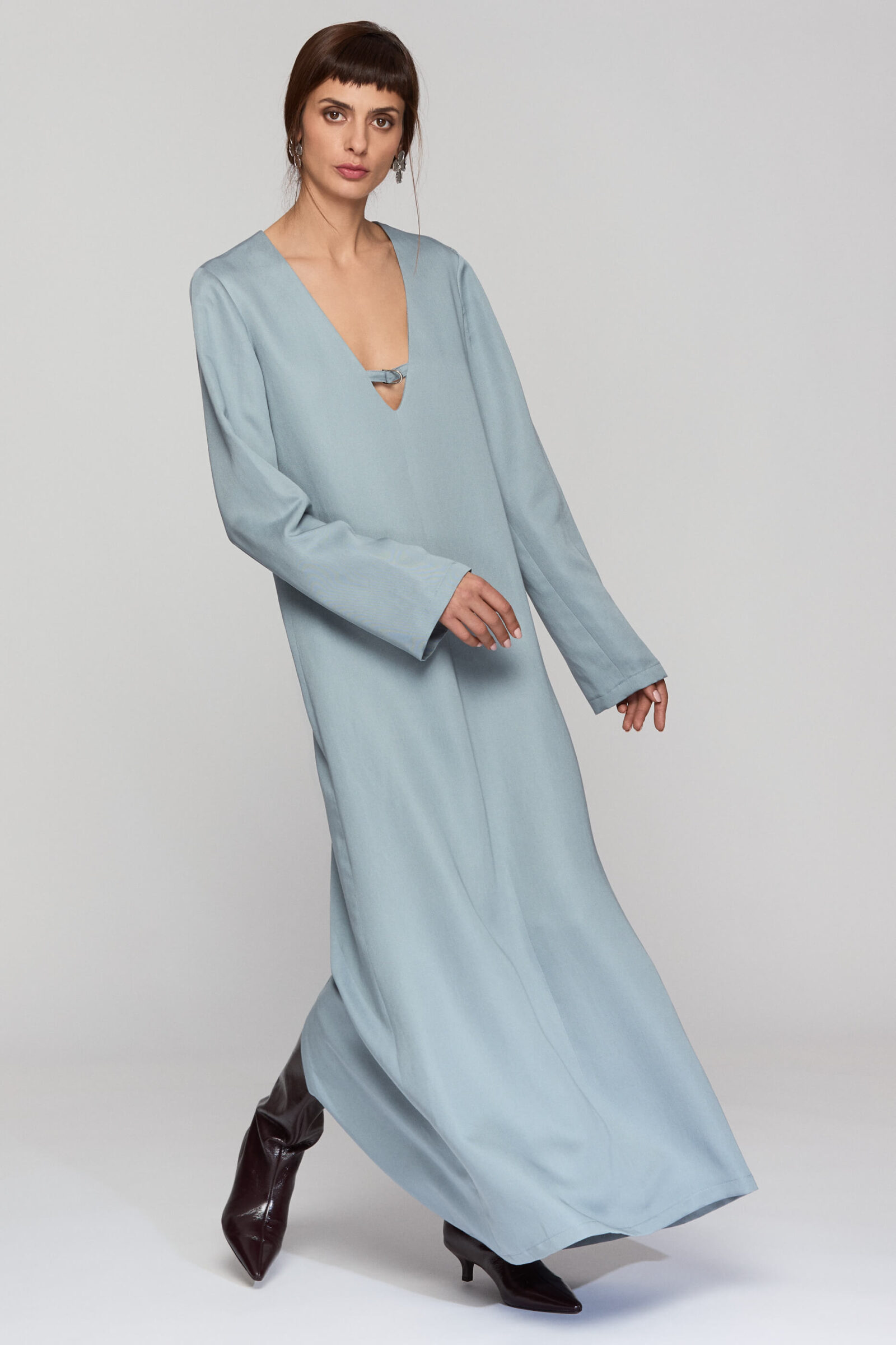 Rochie Lunga Cu Decolteu Adanc Din Tencel "Clara"