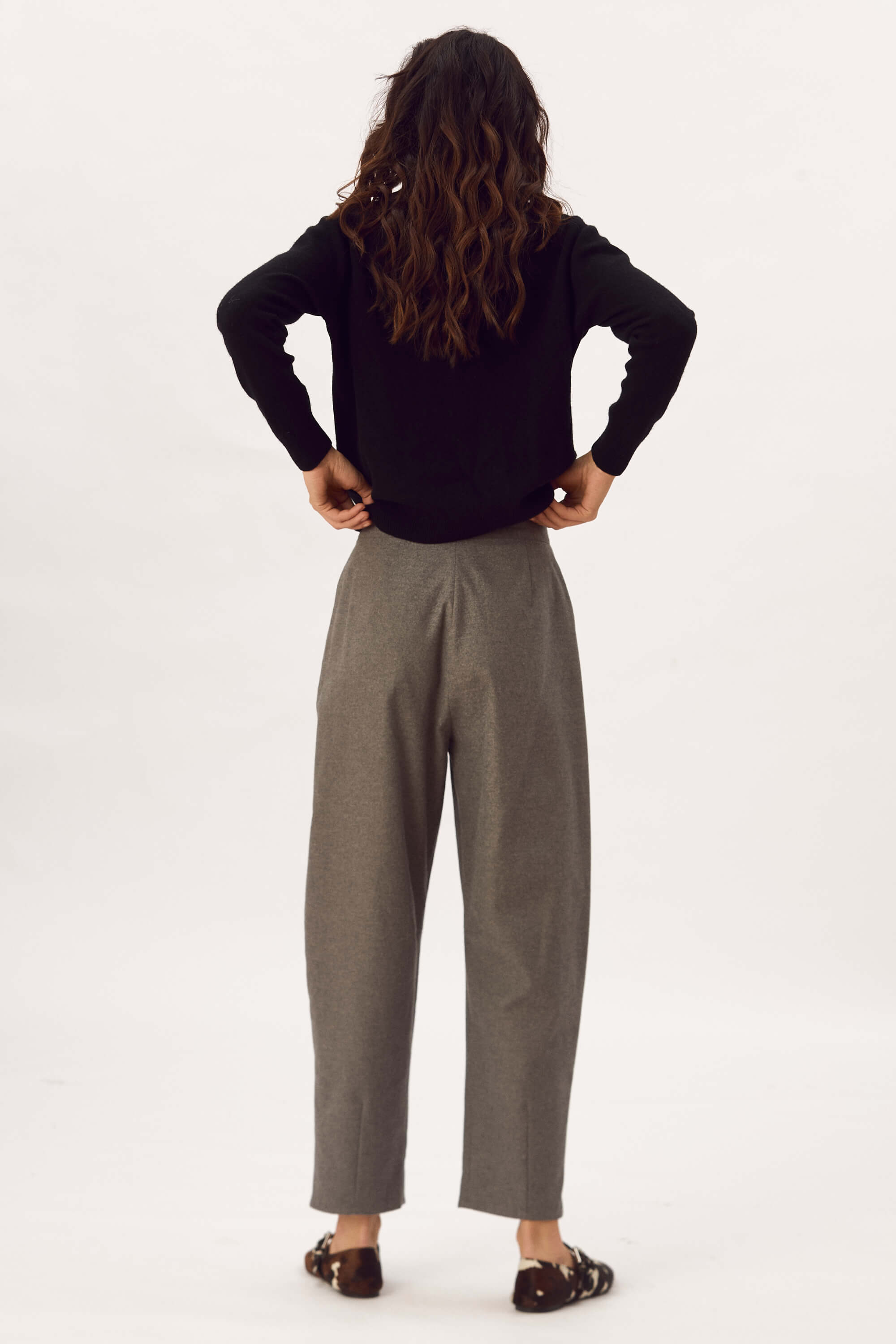 Pantaloni Tip Barrel-Leg Din Lana Subtire "Remy"